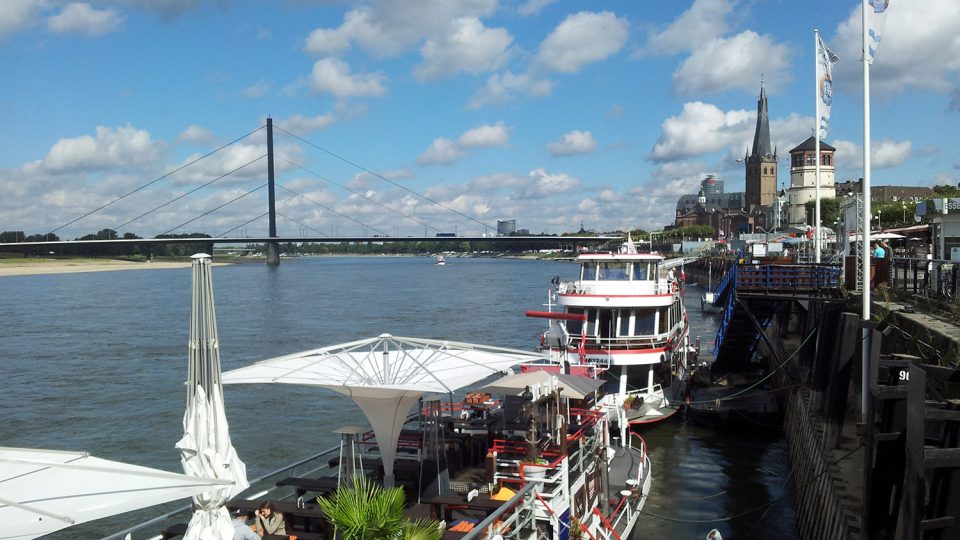 Poznat město z paluby parníku? To je jedna z mnoha možností, jak mohou turisté objevit krásy Düsseldorfu 