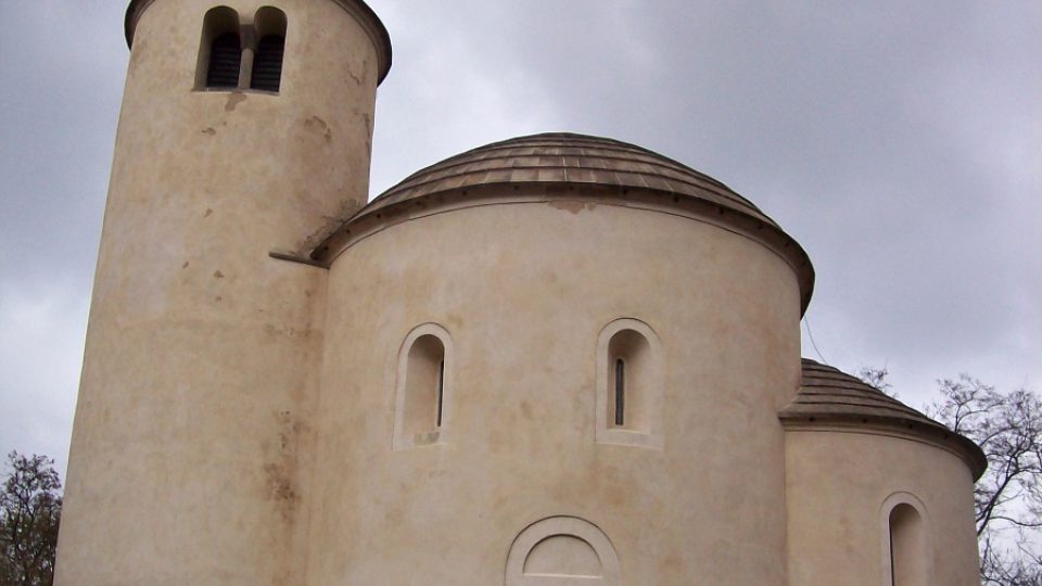 Rotunda sv. Jiří na vrcholu Řípu