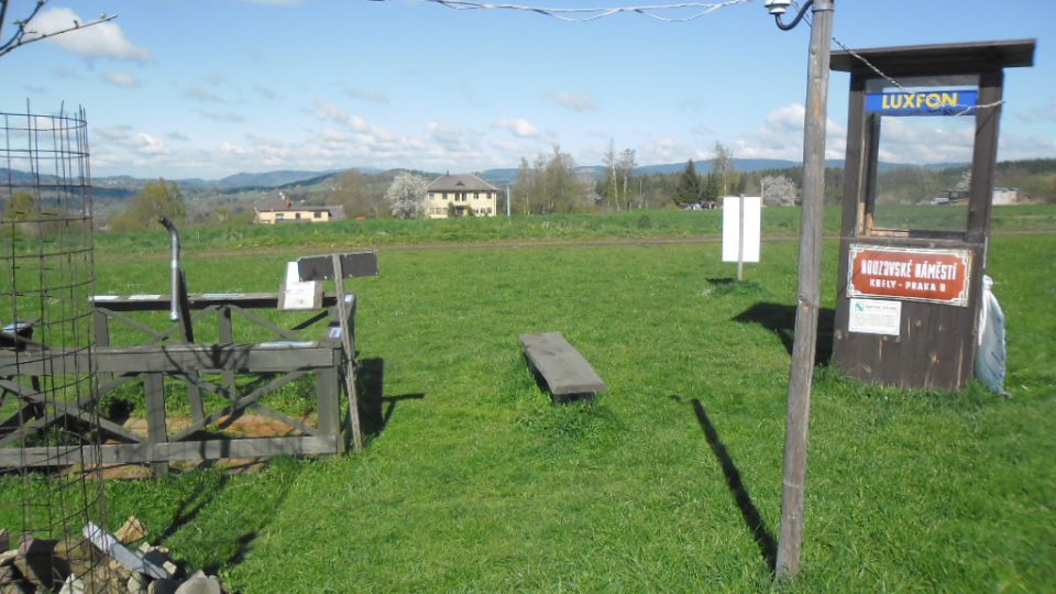 Cimrmanova nejnižší rozhledna na světě v Nouzově