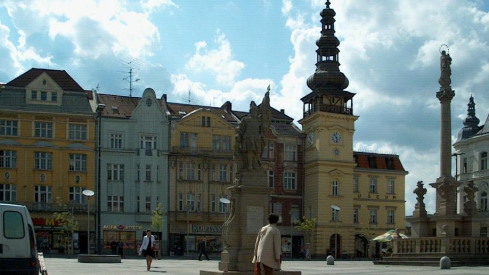 Stará radnice s věží na Masarykově náměstí v Ostravě