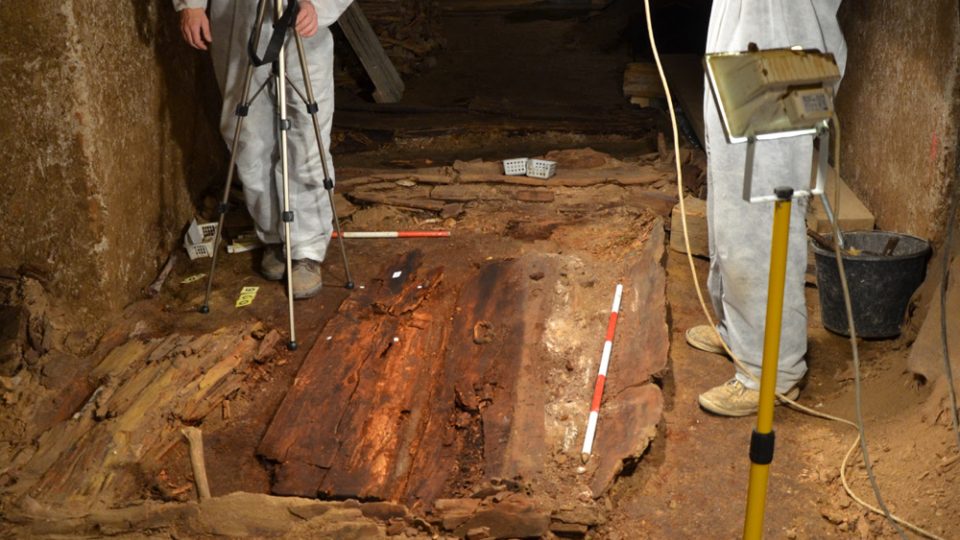 Dokumentace rakví v kostnici pod brněnským kostelem svatého Jakuba 