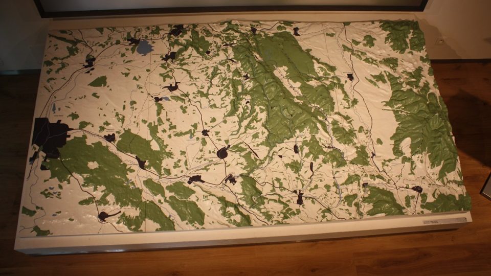 Unikátní plastická mapa Orlických hor. Návštěvník si bude moci pustit projekci různých turistických cílů