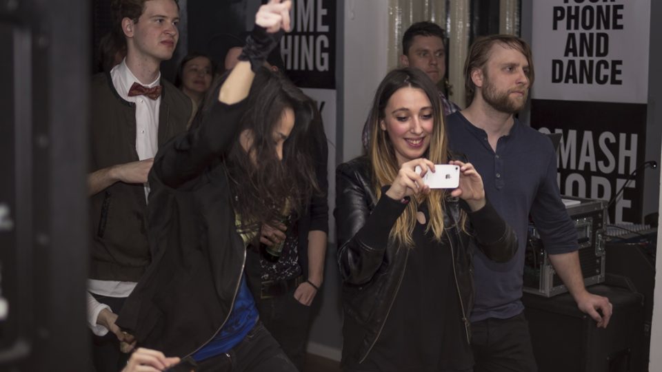 Publikum na Sunflower Caravan v Converse zkušebně 03126478.jpeg