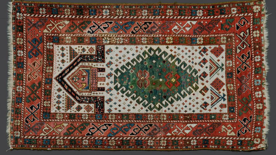 Celovlněný modlitební koberec z Telče