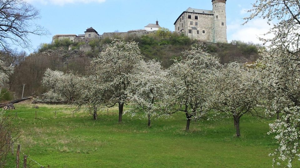 Jaro jižní straně pod hradem