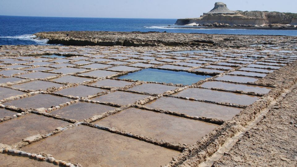 Na malém ostrůvku Gozo je 370 solných plantáží