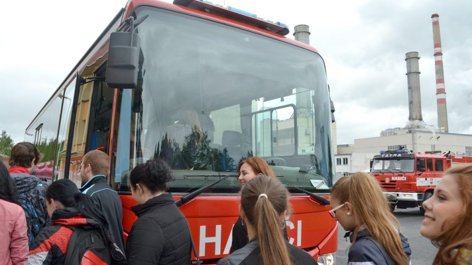 Hasičské cvičení v palivovém kombinátu Vřesová