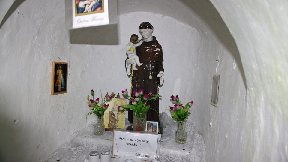 Původní sošku sv. Antonína nahradila sádrová kopie