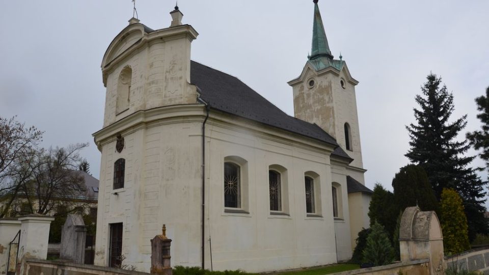 Kostel sv. Petra a Pavla v Radotíně