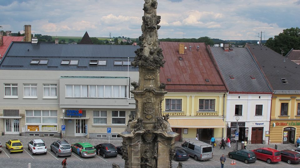 Morový sloup na náměstí je nevyšší v Čechách