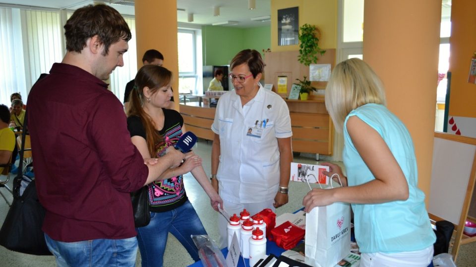 Akce Daruj krev s Českým rozhlasem v krevním centru ostravské fakultní nemocnice