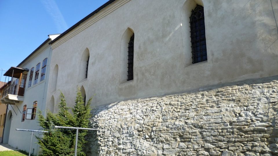 Rabínský dům těsně navazuje na synagogu