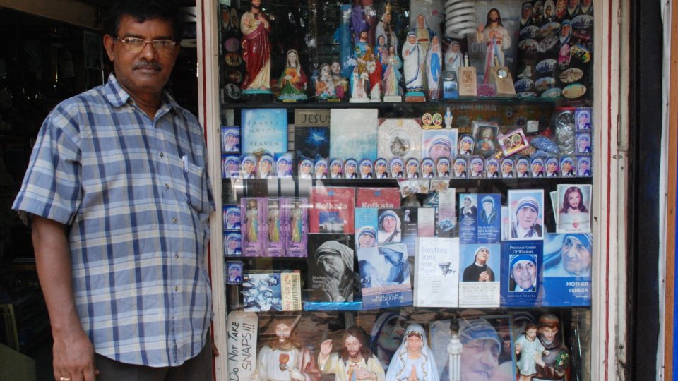 Ahmed má obchod nedaleko kongregace Misionářek lásky už 30 let