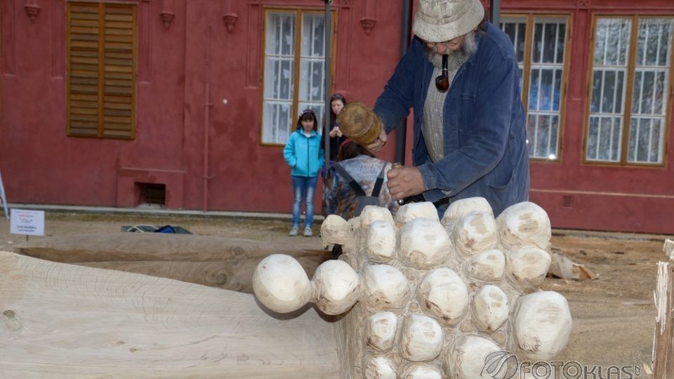 Zámecký park v Klášterci nad Ohří zdobí nové sochy