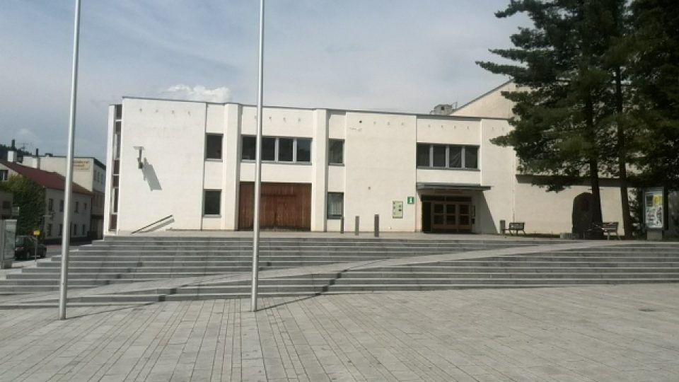 Hronov - Čapkův sál, místo, kde mělo být původně Jiráskovo muzeum