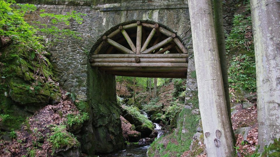 Pozoruhodný most přes Bučinský potok