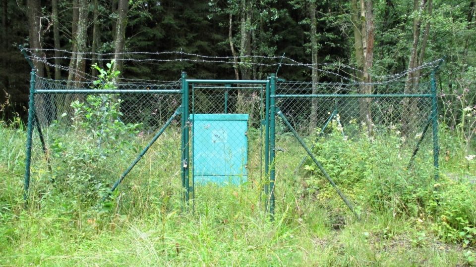 Pomník lidské snahy z roku 1996 po zatím nedokončené komerční výrobě minerální vody