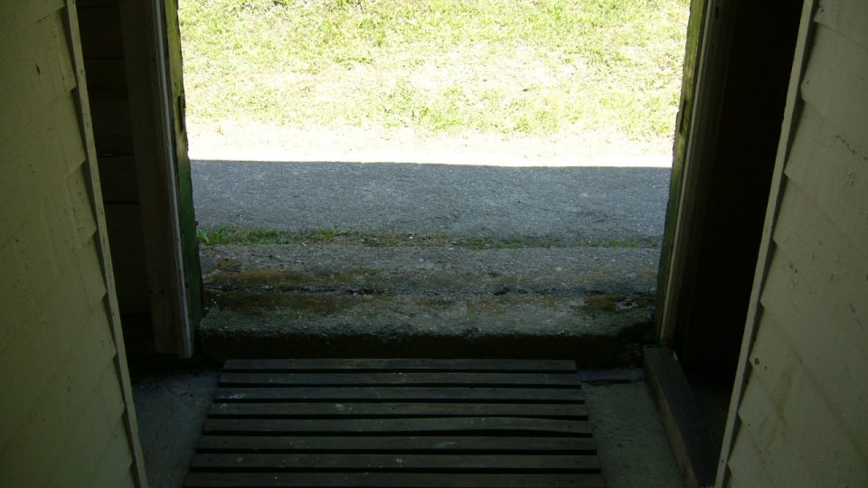 Šatny v Zákupech vozíčkáři kvůli schodu využít nemohou