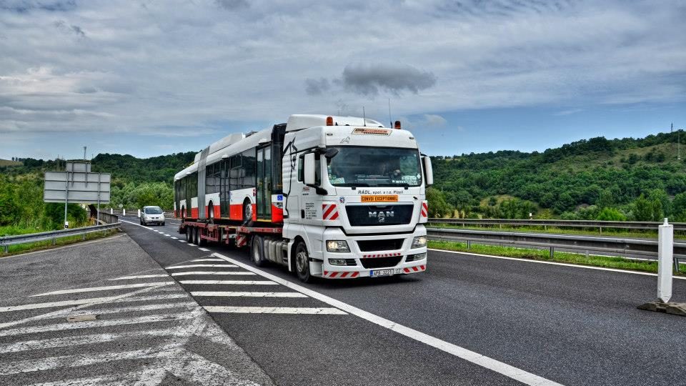 Trolejbus přijel do Ústí nad Labem po dálnici D8 | foto: Petr Šašek - Dopravní podnik města Ústí nad Labem Trolejbus přijel do Ústí nad Labem po dálnici D8