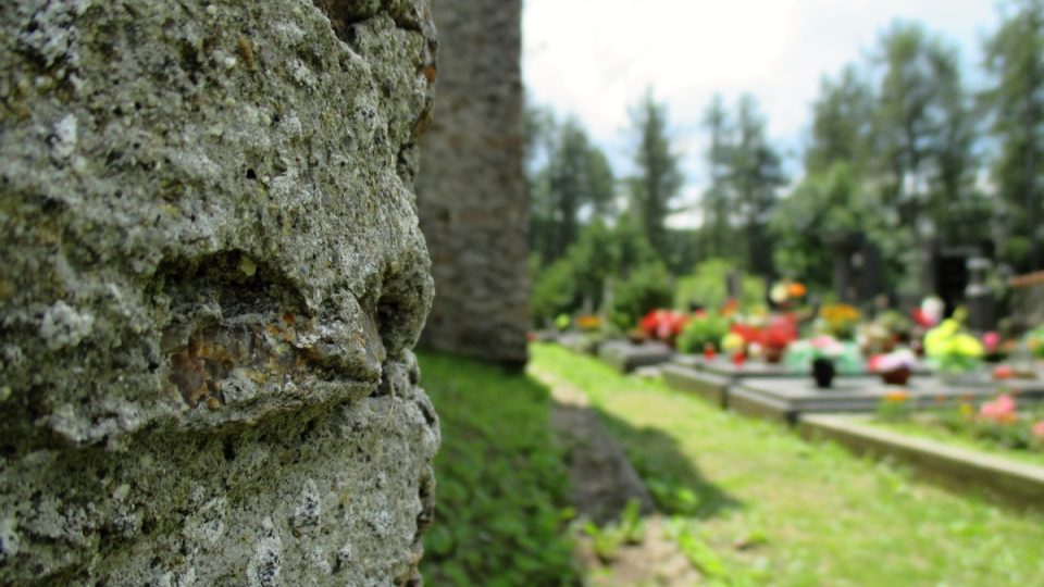 Velhartický hřbitov