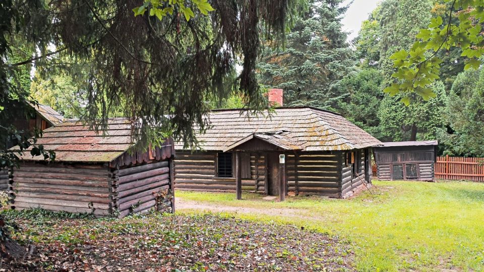 Slatiňany, zámecký park, dětské hospodářství, zmenšenina statku, kde se děti knížete Františka Auesperga učily hospodařit