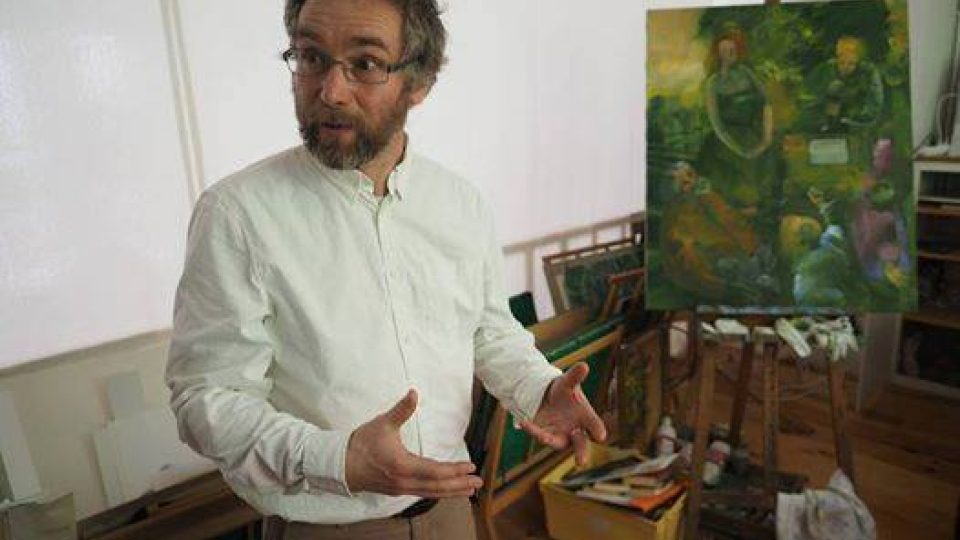 Výtvarník Jaroslav Gorbaněvský ve svém pařížském ateliéru