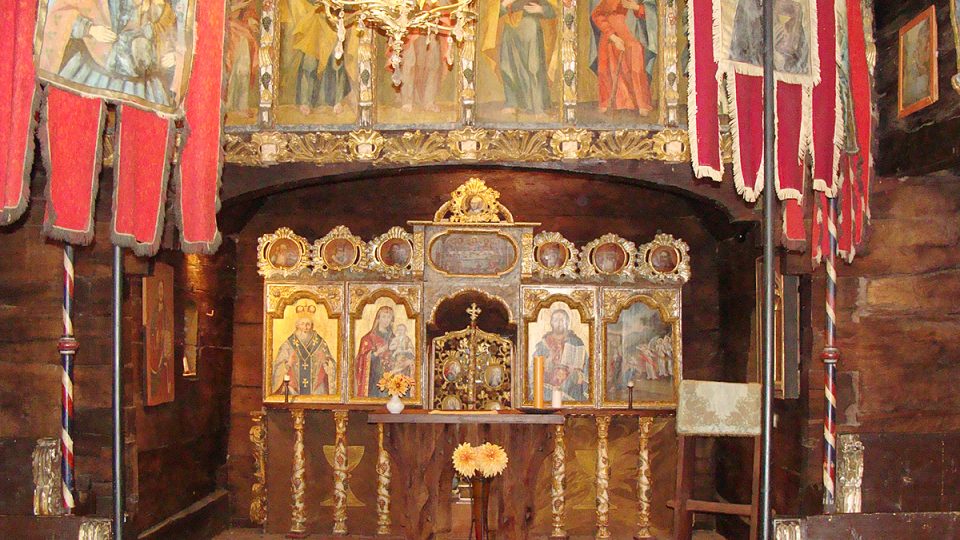 Interiér kostela Všech svatých v Dobříkově