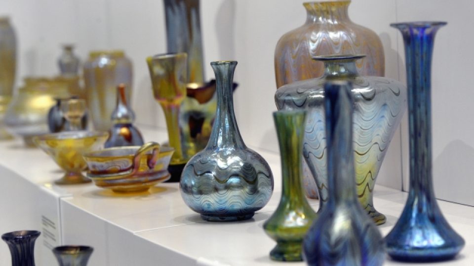 Ucelená sbírka výrobků šumavské sklárny Lötz je vystavená v rekonstruovaném Pavilonu skla v Klatovech