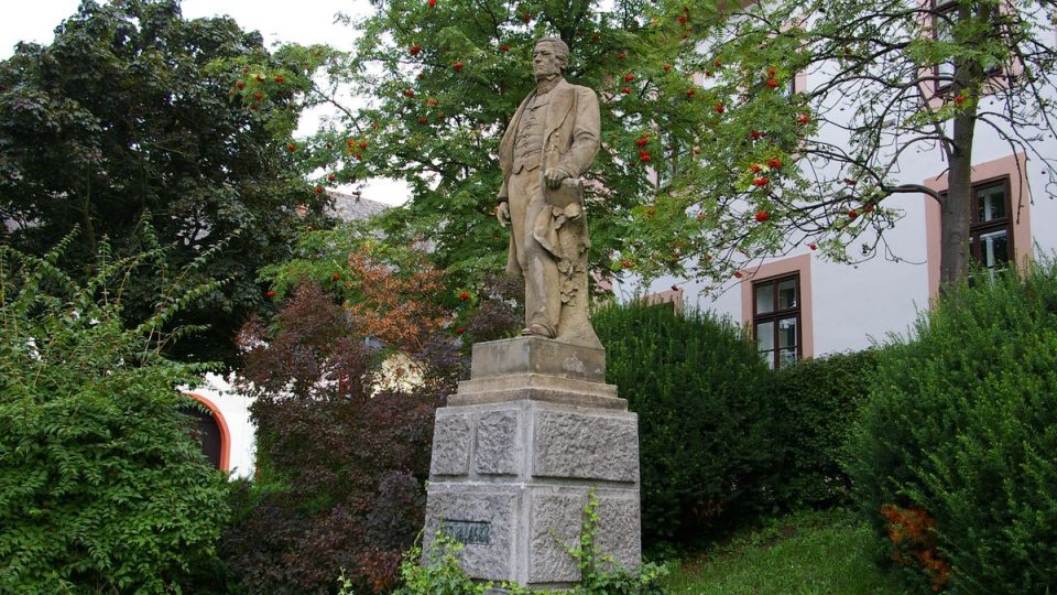 Socha Františka Palackého na dnešním Palackého náměstí