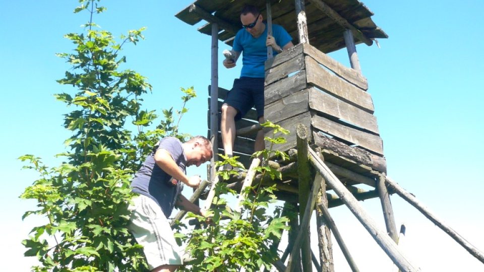 Jediné místo ze kterého je kráter sopky Mýtina vidět