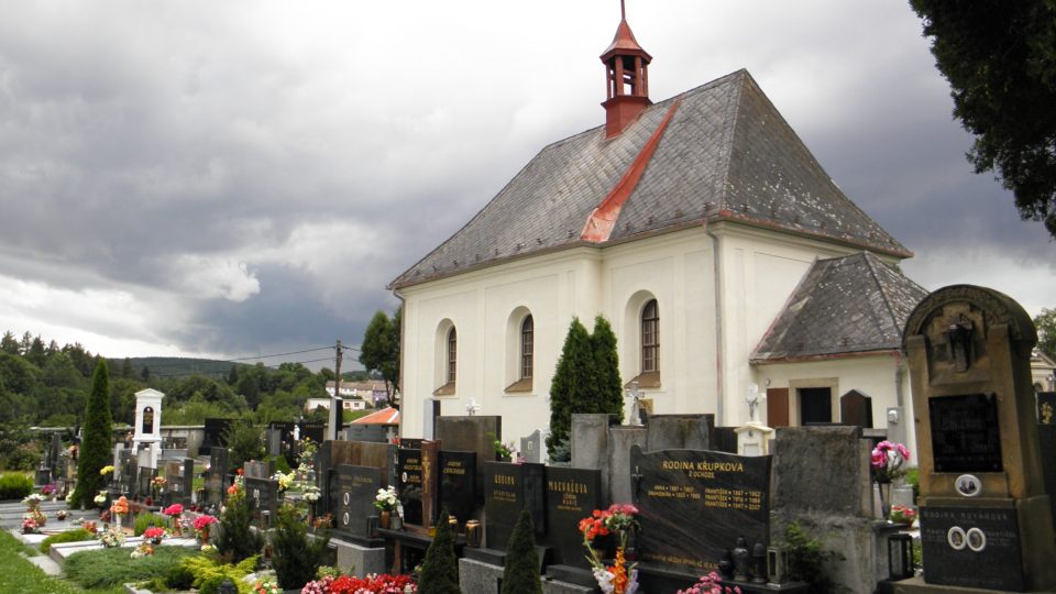 Hřbitov s kostelíkem sv. Jana Křtitele