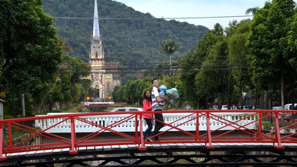 Petrópolis je klidné město uprostřed zelených kopců, jeho střed protínají vodní kanály