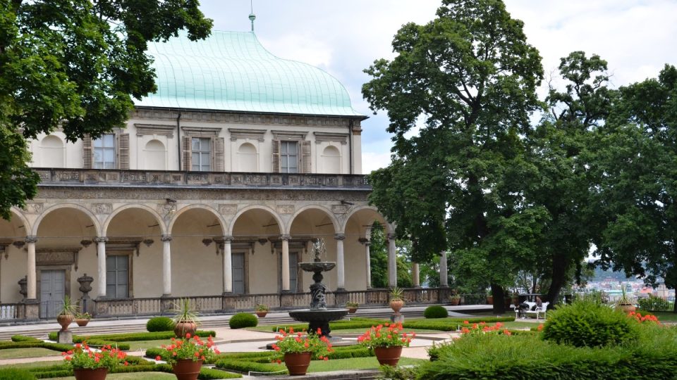 Co uvidíte při jízdě Nostalgickou linkou - Královský letohrádek