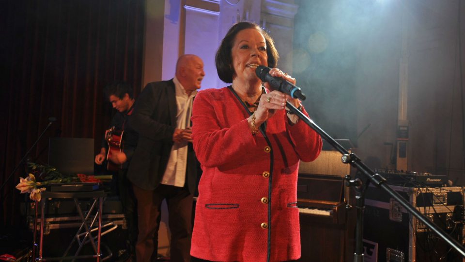 Zpěvačka roku 2014 Yvonne Přenosilová zazpívala píseň Frajer