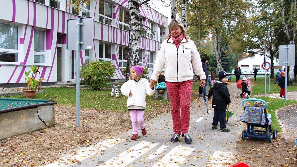 Adélka s učitelkou Evou Bartuškovou