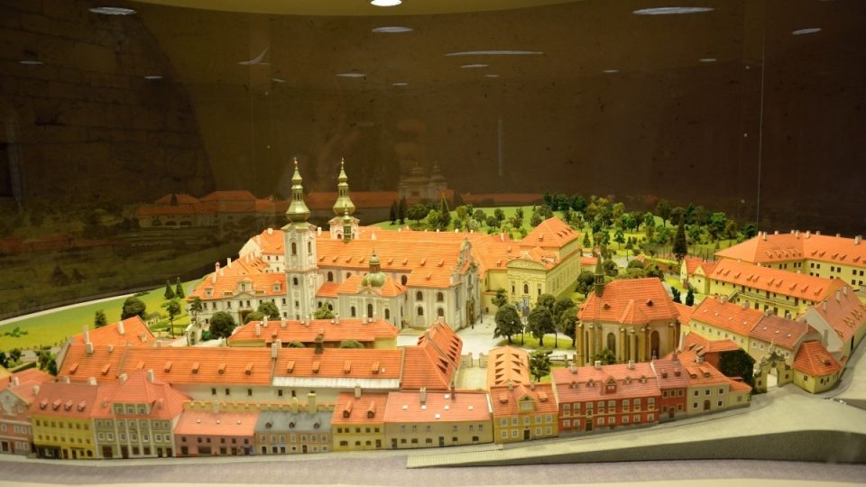 Otáčivý model areálu Strahovského kláštera v měřítku 1:100