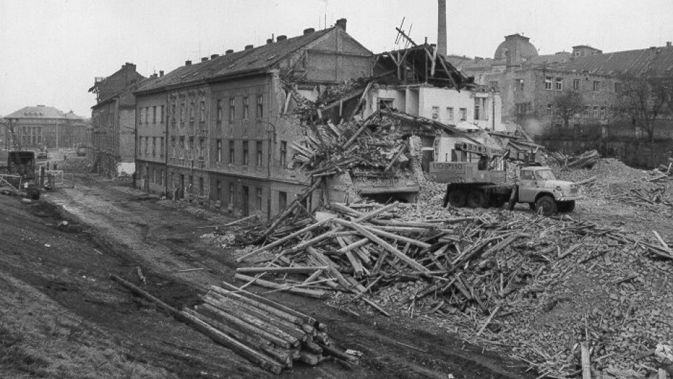 Pohled na zmizelé budovy v Plzni - Sirkova ulice