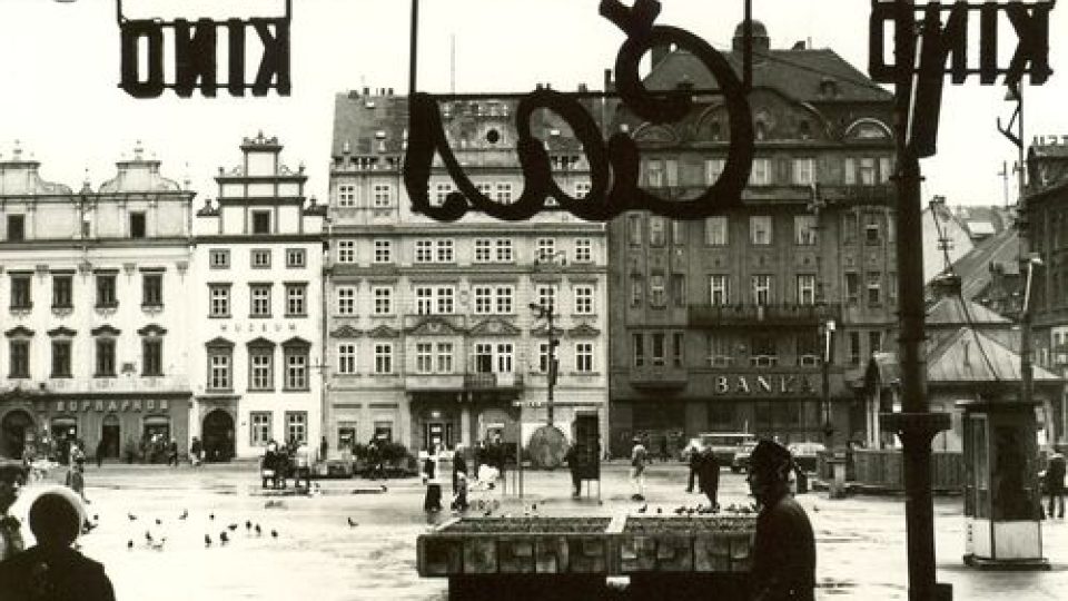 Plzeňské náměstí Republiky z pohledu od bývalého kina Čas 