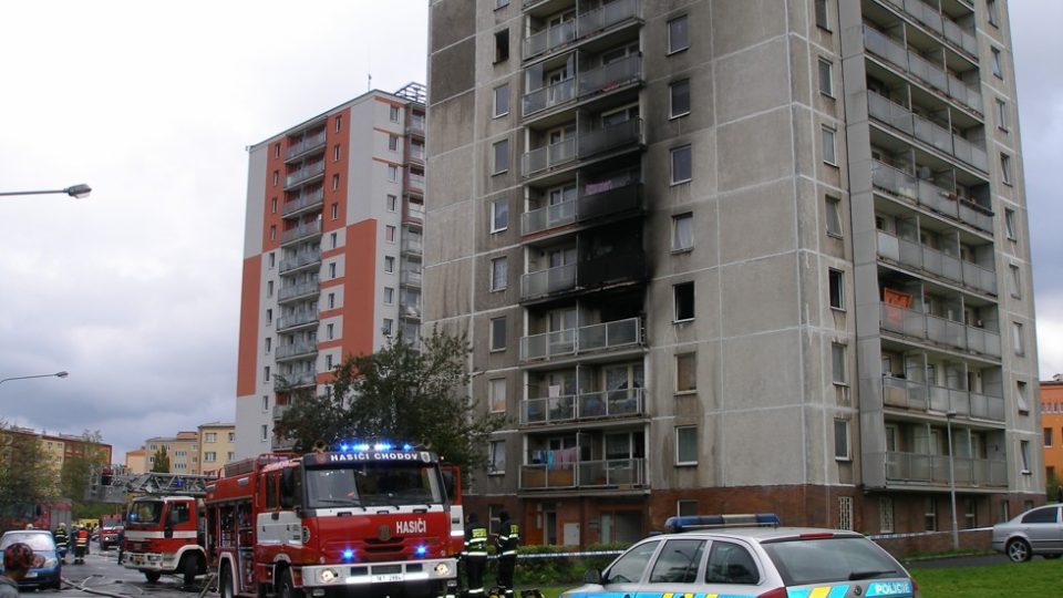 Požár věžáku v Chodově na Sokolovsku 