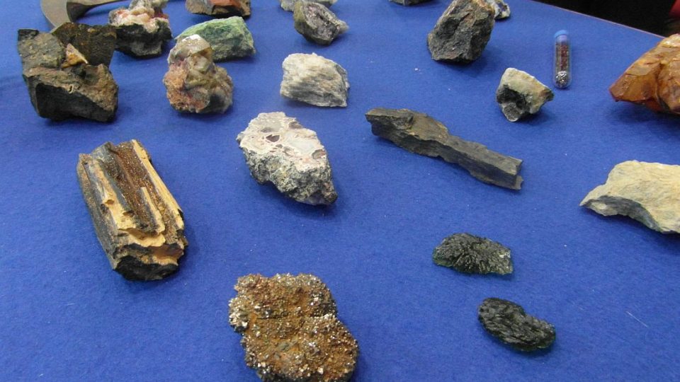 Jakub Mysliveček, sběratel minerálů, přinesl ukázky od vltavínů po trilobity