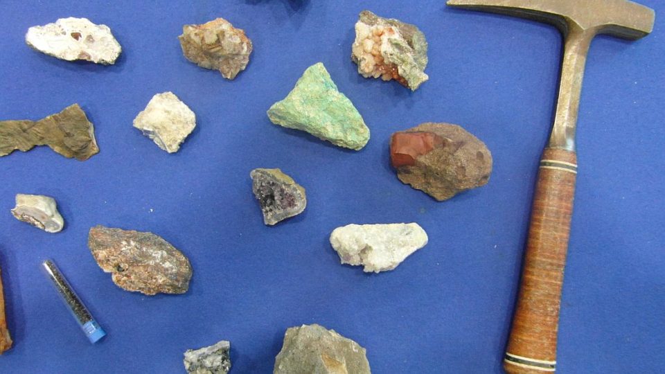 Jakub Mysliveček, sběratel minerálů, přinesl ukázky od vltavínů po trilobity