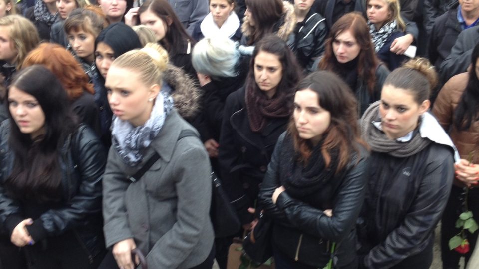 Ve Žďáru nad Sázavou se lidé naposledy loučí se zavražděným studentem