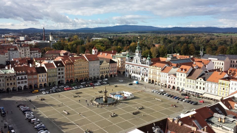 Náměstí, v pozadí hora Kleť - z Černé věže