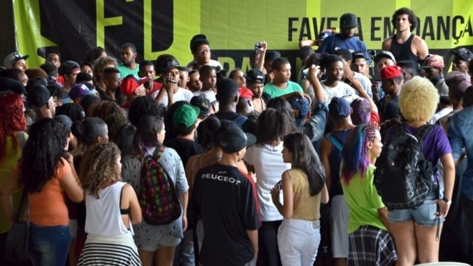 Soutěž tanečníků Favela em dança organizuje skupina dobrovolníků. Každý sudý rok je soutěž, v lichých se přidává i festival