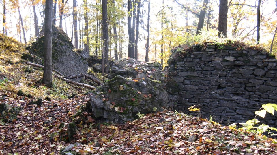 Rozvaliny nejstaršího jádra hradu