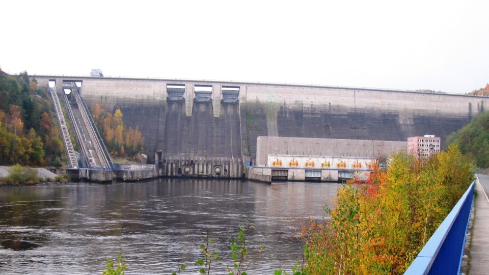 Požár v kabelové šachtě přímo uvnitř hráze největší vodní elektrárny v České republice, na Orlíku nedaleko Příbrami, cvičně likvidovali hasiči. 5. 11. 2014 | foto: Radek Duchoň Požár v kabelové šachtě přímo uvnitř hráze největší vodní elektrárny v České republice, na Orlíku nedaleko Příbrami, cvičně likvidovali hasiči. 5. 11. 2014