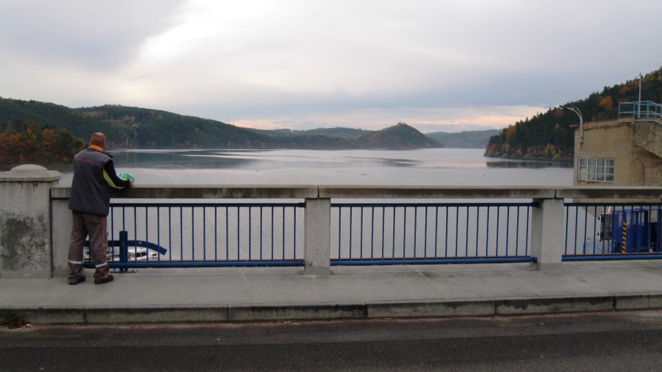 Požár v kabelové šachtě přímo uvnitř hráze největší vodní elektrárny v České republice, na Orlíku nedaleko Příbrami, cvičně likvidovali hasiči. 5. 11. 2014 | foto: Radek Duchoň Požár v kabelové šachtě přímo uvnitř hráze největší vodní elektrárny v České republice, na Orlíku nedaleko Příbrami, cvičně likvidovali hasiči. 5. 11. 2014