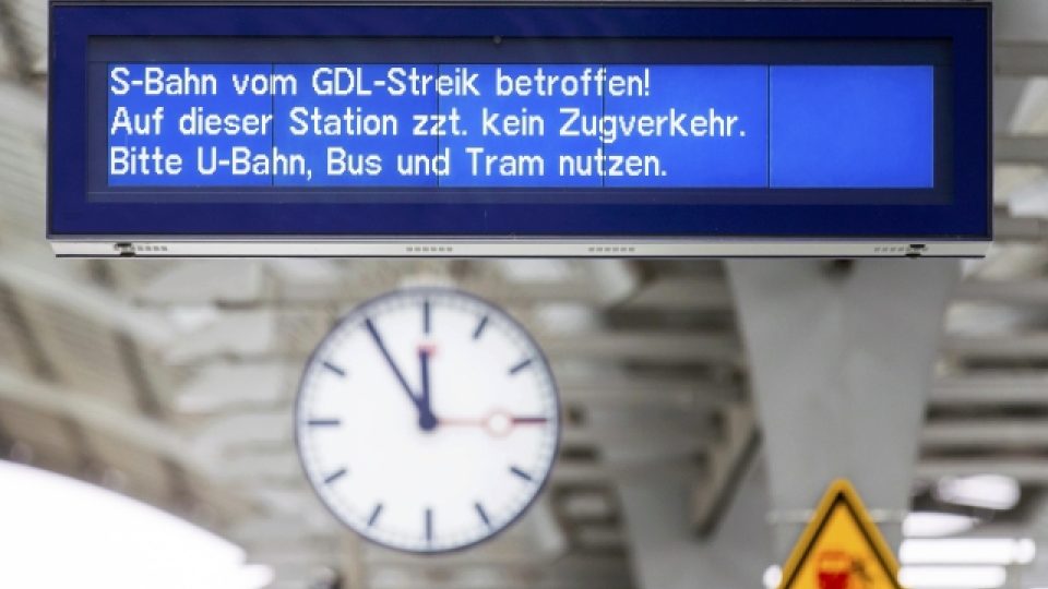 Informace o stávce na nádraží Spandau v Berlíně