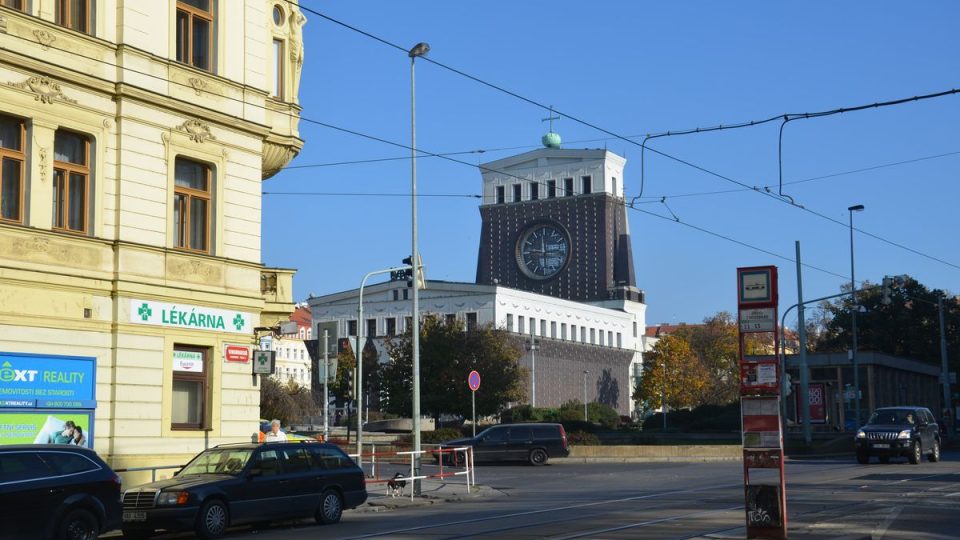 Kostel Nejsvětějšího Srdce Páně na náměstí Jiřího z Poděbrad