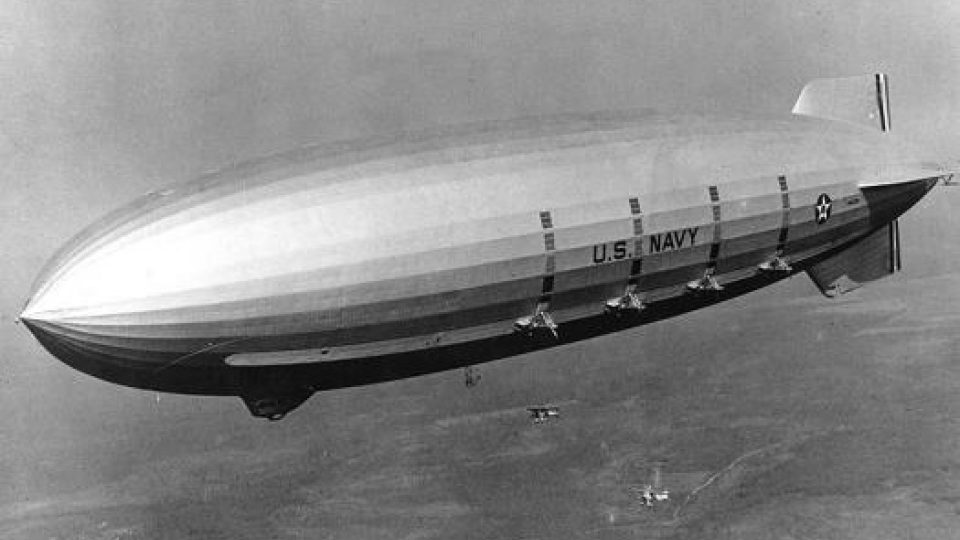 Americká vojenská vzducholoď USS Macon sloužila jako základna pro stíhací bojové letouny Sparrowhawk